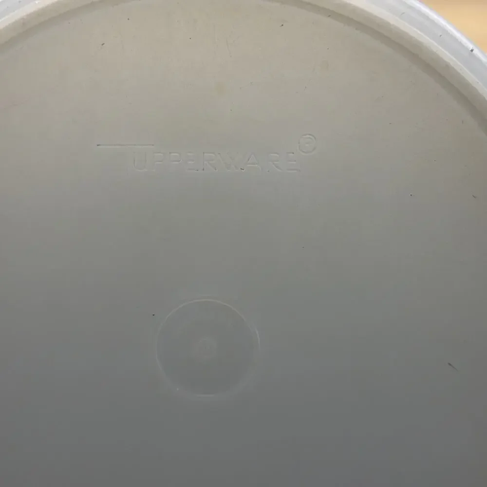 Tupperware Vintage Mixing Bowl With Lid. 271-3 Bowl 228-19 Lid.